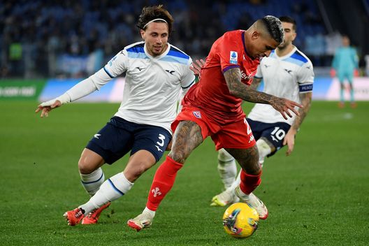 ROME, ITALY - JANUARY 26: Luca Pellegrini of SS Lazio compete for the ball with Dodò of Fiorentina during the Serie match between Lazio and Fiorentina at Stadio Olimpico on January 26, 2025 in Rome, Italy. (Photo by Marco Rosi - SS Lazio/Getty Images) Dodò