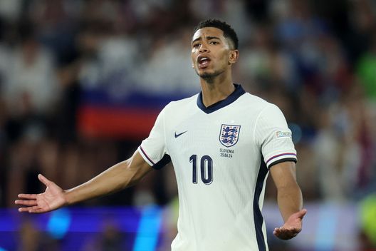 Inghilterra, Bellingham sbotta: “Ehi, fate un c**** di passaggio”- immagine 3