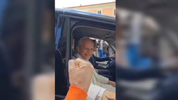 Papa Leone XIV grida dall’auto: “Forza Roma”. I tifosi in delirio