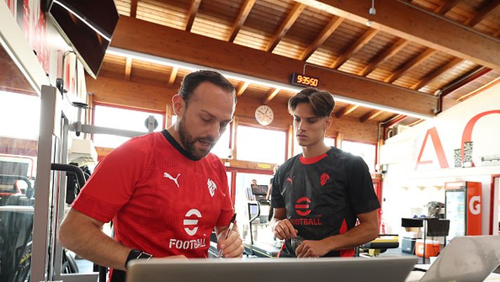 MILAN, ITALY - JULY 04: Samuele Ricci of AC Milan in action during AC Milan medical tests at Milanello sports center on July 04, 2025 in Milan, Italy. (Photo by Claudio Villa/AC Milan via Getty Images) Oggi a Milanello