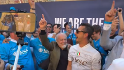 “Chi non salta Juventino è”. De Laurentiis da Hollywood con dei tifosi speciali