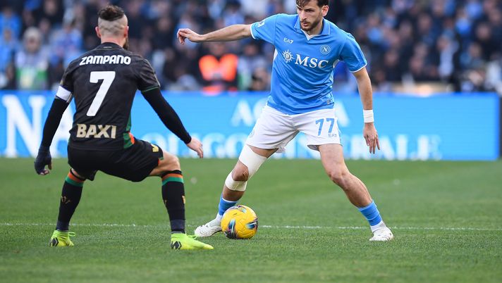 NAPLES, ITALY - DECEMBER 29: SSC Napoli player Khvicha Kvaratskhelia in action during the Serie A match between SSC Napoli and Venezia FC at Diego Armando Maradona Stadium on December 29, 2024 in Napoli, Italy. (Photo by SSC NAPOLI/SSC NAPOLI via Getty Images) Pasino: “Kvara deve sudare per essere titolare. Neres fa la differenza in ogni gara” - immagine 1