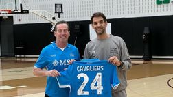 FOTO “From Napoli to Cleveland”: la consegna della maglia azzurra ai Cavaliers