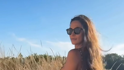 Melissa, bikini leopardato e fisico pazzesco. La Satta incanta con le sue curve sexy