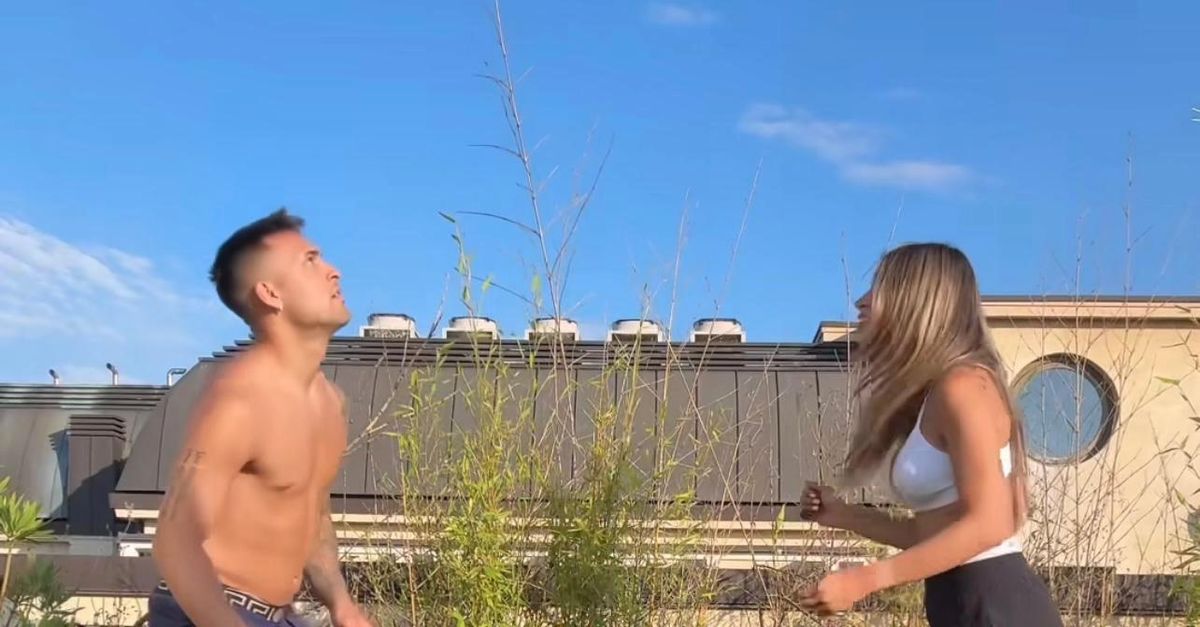 VIDEO / Palleggi di testa: che sfida tra Lautaro Martinez e la moglie Agustina VIDEO / Palleggi di testa: che sfida tra Lautaro Martinez e la moglie Agustina
