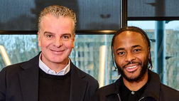 Accostato al Napoli, nuova vita per Sterling: posa con la maglia del Feyernoord FOTO