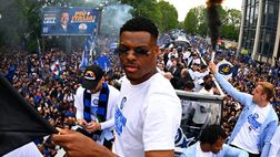 Inter, striscione contro Theo Hernandez: arriva la multa per Dumfries. Le cifre