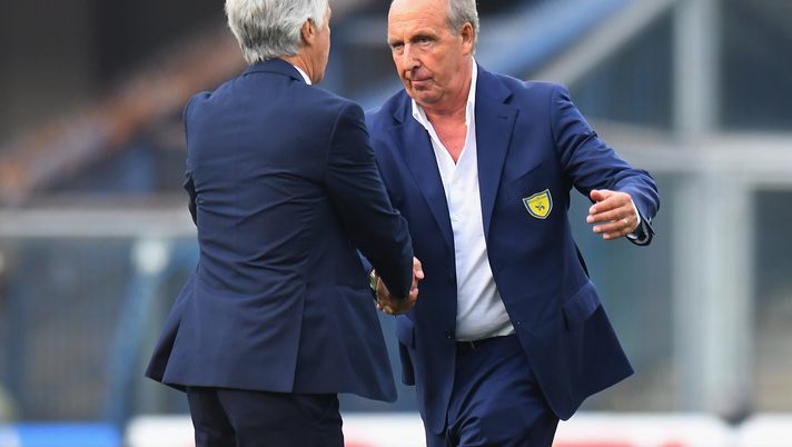 VERONA, ITALY - OCTOBER 21: Gian Piero Ventura head coach (R) of Chievo Verona shankes hands with Gian Piero Gasperini head coach of Atalanta BC after the Serie A match between Chievo Verona and Atalanta BC at Stadio Marc'Antonio Bentegodi on October 21, 2018 in Verona, Italy. (Photo by Alessandro Sabattini/Getty Images) Chievo-Atalanta 1-5, esordio disastroso per Ventura: “Ho sbagliato io” - immagine 1