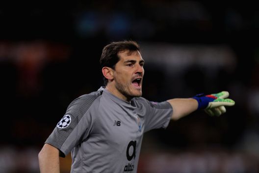 ROME, ITALY - FEBRUARY 12: Iker Casillasin azione nella sfida tra Roma e Porto (Foto di Paolo Bruno/Getty Images)