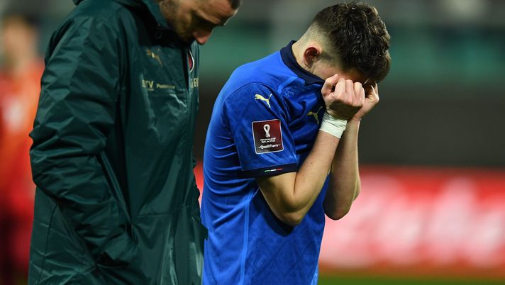 PALERMO, ITALY - MARCH 24: Jorginho of Italy dejected during the 2022 FIFA World Cup Qualifier knockout round play-off match between Italy and North Macedonia at Friends arena on March 24, 2022 in Palermo, Italy. (Photo by Claudio Villa/Getty Images) Jorginho