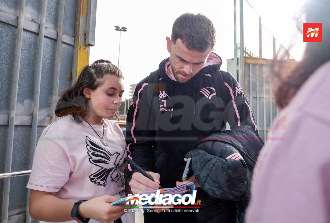 FOTO Südtirol-Palermo, la squadra in partenza dallo stadio “Renzo Barbera” (GALLERY) - immagine 10