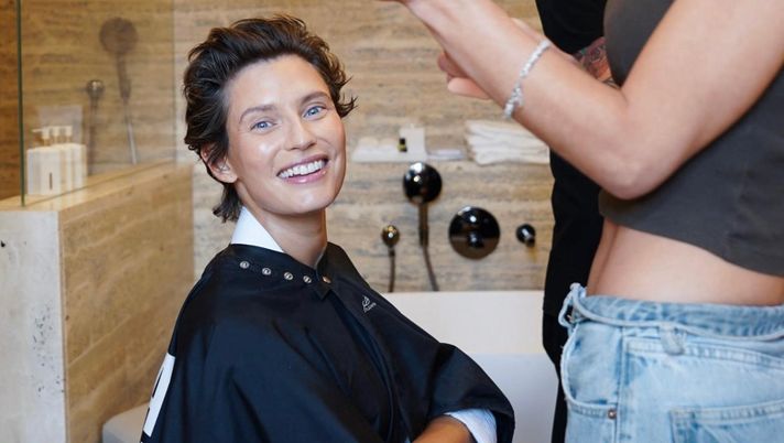 Bianca Balti torna a splendere con un nuovo look: la modella presente alla sfilata di Fendi - immagine 1