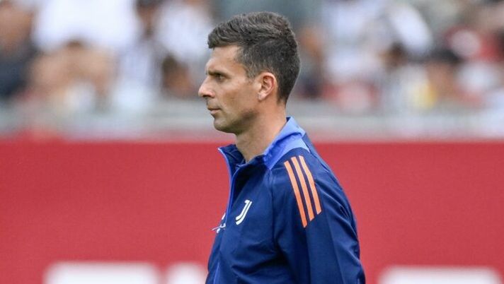 NUREMBERG, GERMANY - JULY 26: Thiago Motta of Juventus during the 1. FC N¸rnberg v Juventus - Pre- season Friendly on July 26, 2024 in Nuremberg, Germany. (Photo by Daniele Badolato - Juventus FC/Juventus FC via Getty Images) Luiz: “Ecco cosa ho detto a Motta sul mio ruolo, sembra che ci conosciamo da tanto tempo” - immagine 1
