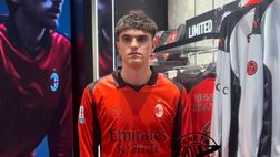 Milan, ecco Bartesaghi al Flagship Store: foto e autografi con i tanti tifosi presenti | Pm