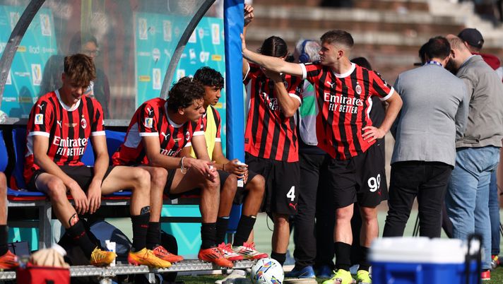 MILAN, ITALY - APRIL 09: Players of AC Milan reacts at the end of the Coppa Italia Primavera final match between AC Milan and Cagliari at Arena Civica Gianni Brera on April 09, 2025 in Milan, Italy. (Photo by Giuseppe Cottini/AC Milan via Getty Images) milan-cagliari-diretta-live-finale-coppa-italia-primavera-risultato