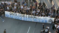 Inter, striscione fuori San Siro: “Grinta, cuore e sudore: vinciamo insieme questo tricolore”