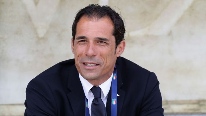POGGIBONSI, ITALY - APRIL 23: Italy U17 head coach Bernardo Corradi looks on before the U17 Elite Round match between Italy U17 and Kosovo U17 at Stadio Comunale Stefano Lotti on April 23, 2022 (Photo by Paolo Bruno/Getty Images) Bernando-Corradi-ventuno-anni-dopo-si-concretizza-il-suo-passaggio-al-milan-staff-allegri-news