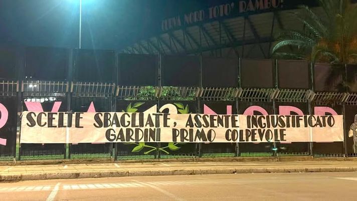Palermo, striscione della Curva Nord 12 contro Gardini: “Scelte sbagliate, assente ingiustificato”  Palermo, striscione della Curva Nord 12 contro Gardini: “Scelte sbagliate, assente ingiustificato” - immagine 1