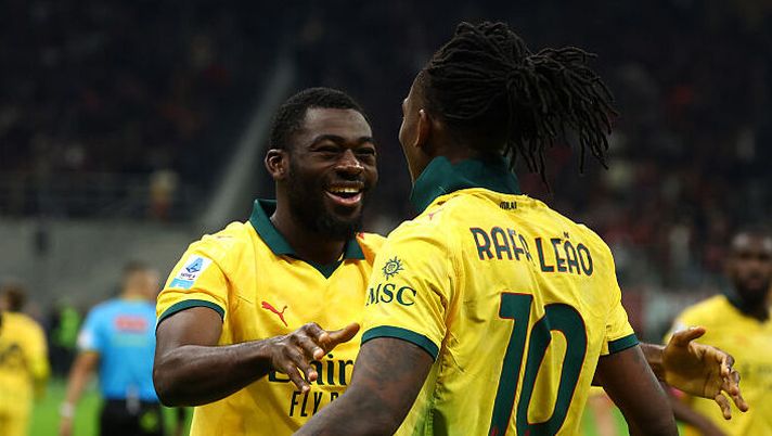 MILAN, ITALY - OCTOBER 19: Rafael Leao of AC Milan celebrates after scoring his team's second goal with teammate Youssouf Fofana during the Serie A match between AC Milan and ACF Fiorentina at Giuseppe Meazza Stadium on October 19, 2025 in Milan, Italy. (Photo by Giuseppe Cottini/AC Milan via Getty Images) Milan, ecco i convocati per la Supercoppa in Arabia: la scelta su Gabbia, Fofana e Leao - immagine 1