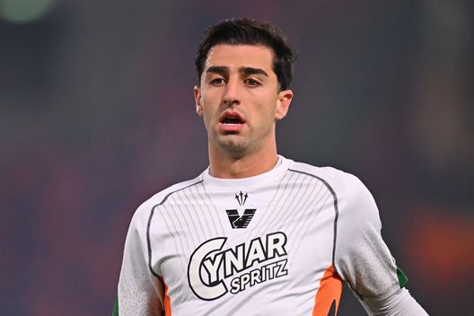 Antonio Candela con la maglia del Venezia. (Foto di Alessandro Sabattini/Getty Images) Venezia, top e flop della Serie A 2024/2025: Nicolussi colpisce, Busio delude- immagine 5