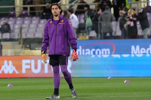 FLORENCE, ITALY - FEBRUARY 28: Tommaso Martinelli goalkeeper of ACF Fiorentina looks on during the Serie A match between Fiorentina and Lecce at Stadio Artemio Franchi on February 28, 2025 in Florence, Italy. (Photo by Gabriele Maltinti/Getty Images) Martinelli
