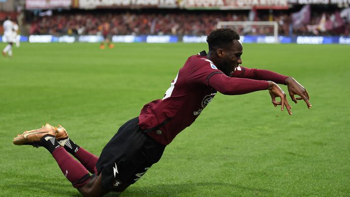 SALERNO, ITALY - MAY 03: Boulaye Dia of Salernitana celebrates after scoring the 3-2 goal during the Serie A match between Salernitana and ACF Fiorentina at Stadio Arechi on May 03, 2023 in Salerno, Italy. (Photo by Francesco Pecoraro/Getty Images) Chi sarà il prossimo bomber viola? I pro ed i contro dei principali candidati- immagine 2