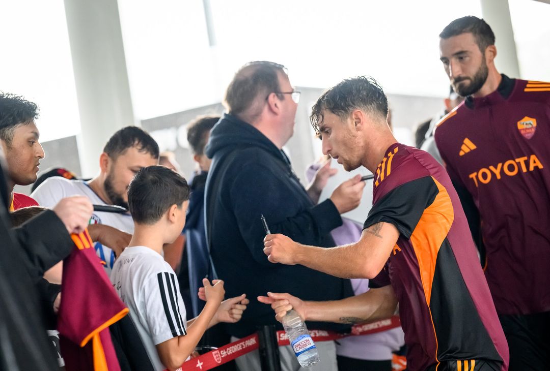 Roma, la seduta pomeridiana aperta ai tifosi al St. George’s Park – FOTO GALLERY - immagine 2