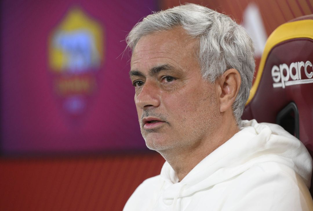 Roma, la conferenza stampa di Mourinho alla viglia del Napoli – FOTO GALLERY - immagine 6