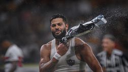 Battute, risate e… ammonizione: la scena surreale tra Hulk e l’arbitro Ostojich in Copa Sudamericana