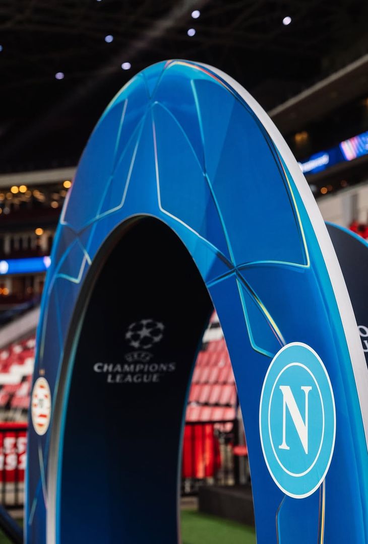 Circa un'ora separa PSV Eindhoven-Napoli dal suo fischio d'inizio. In programma alle 21:00, la gara è valevole per la 3ª giornata della League Phase dell'edizione 2025/26 di Champions. Ad ospitare tale scontro sarà il Philips Stadion, di cui l'admin dei social azzurri ha pubblicato una serie di scatti sul proprio account Instagram.