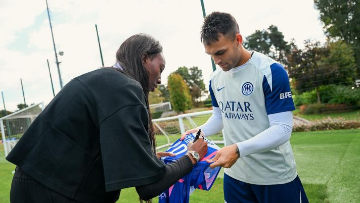 L’Inter accoglie la Egonu ad Appiano: “Interista grazie a papà”. Poi incontra Lautaro - immagine 1