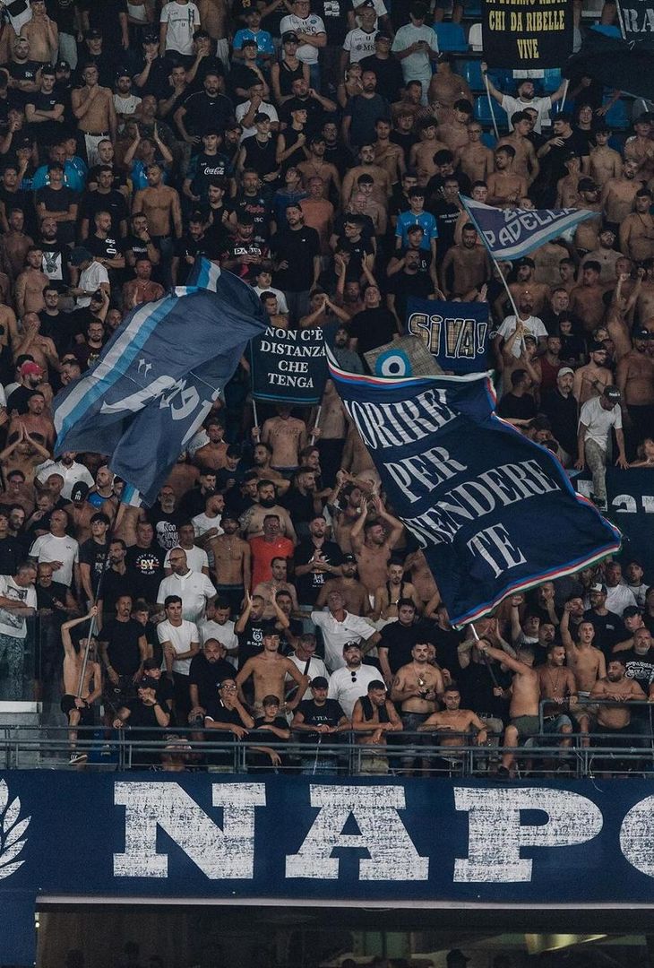 GALLERY Il Napoli rende omaggio ai tifosi: “Il nostro dodicesimo uomo in campo” - immagine 2