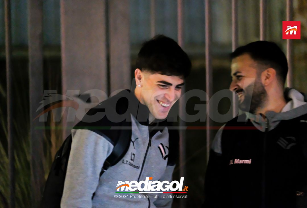 FOTO PALERMO: la squadra di Corini si raduna al parcheggio dell’Ippodromo (GALLERY) - immagine 3