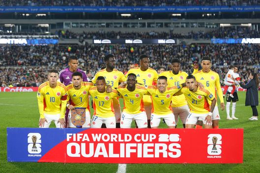 BUENOS AIRES, ARGENTINA - 10 GIUGNO: I giocatori della Colombia prima della sfida contro l'Argentina (Photo by Daniel Jayo/Getty Images) Argentina-Colombia, scontro al veleno tra Ríos e Otamendi: “Sei vecchio, non corri”- immagine 2
