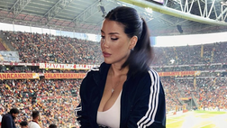 Wanda Nara allo stadio a vedere Icardi: scollatura mozzafiato e fan in tilt