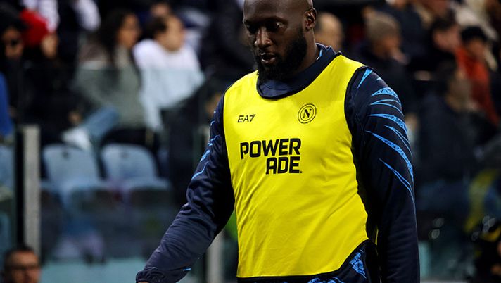 CAGLIARI, ITALY - MARCH 20: Romelu Lukaku of Napoli looks on during the Serie A match between Cagliari Calcio and SSC Napoli at Stadio Sant'Elia on March 20, 2026 in Cagliari, Italy. (Photo by Enrico Locci/Getty Images) lukaku-condizione-atletica-napoli-milan-belgio-mondiale