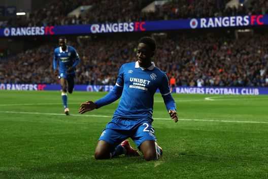 GLASGOW, SCOZIA- 5 AGOSTO: Djeidi Gassama dei Rangers esulta dopo il gol del 3-0 realizzato nell'andata dei preliminari di Champions League contro il Viktoria Plzen all'Ibrox Stadium. (Foto di Ian MacNicol/Getty Images) Viktoria Plzen-Rangers, dove vedere la partita in diretta tv e streaming live- immagine 2