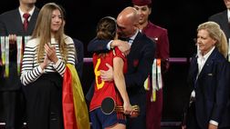 La calciatrice Hermoso smentisce il presidente Rubiales: “Bacio non consensuale”