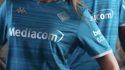 “Omaggio all’Arno”: presentata la nuova Terza Maglia della Fiorentina