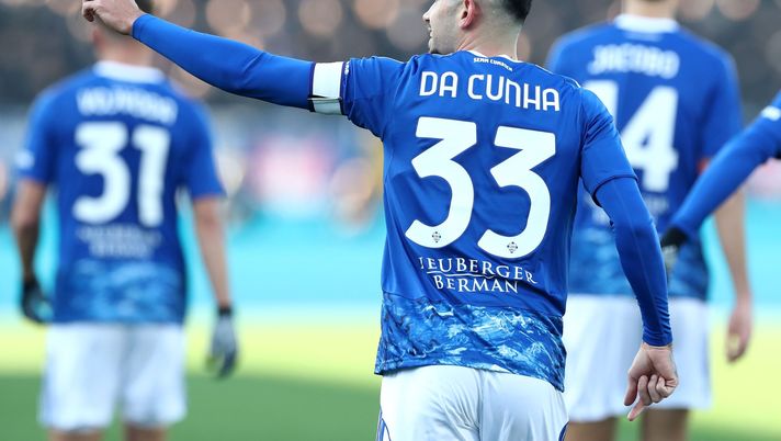 COMO, ITALY - JANUARY 03: Lucas Da Cunha of Como 1907 celebrates after scoring their team's first goal during the Serie A match between Como 1907 and Udinese Calcio at Giuseppe Sinigaglia Stadium on January 03, 2026 in Como, Italy. (Photo by Marco Luzzani/Getty Images) Serie A, Como-Udinese 1-0: decide Da Cunha su rigore. Fabregas blinda il sesto posto - immagine 1