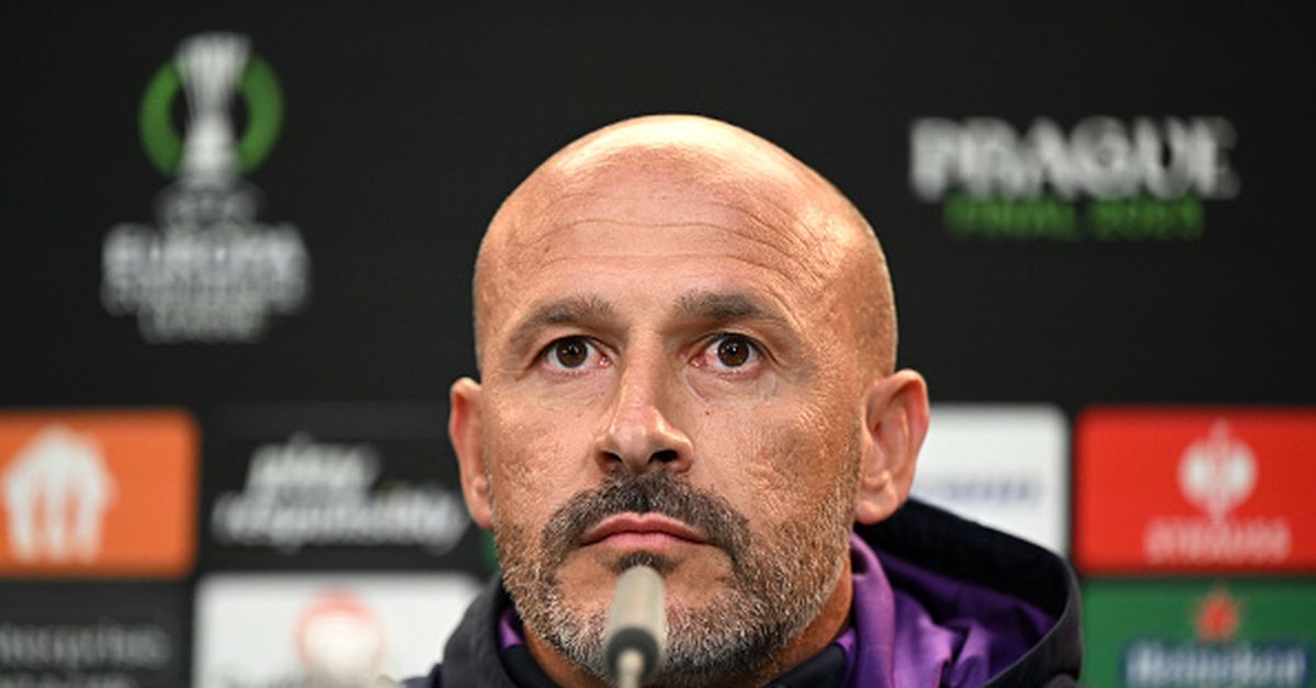 Fiorentina, Italiano sull’infortunio di Nico Gonzalez: “Ha male all’addome, non so”