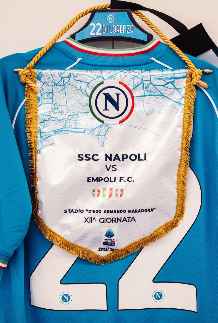 Tutto pronto dagli spogliatoi del Maradona. Scelta la maglia azzurra per il lunch match con l'Empoli