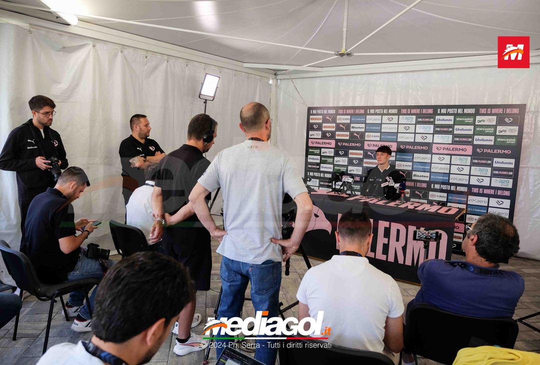 FOTO PALERMO, la presentazione di Patryk Peda in conferenza (Gallery) - immagine 8