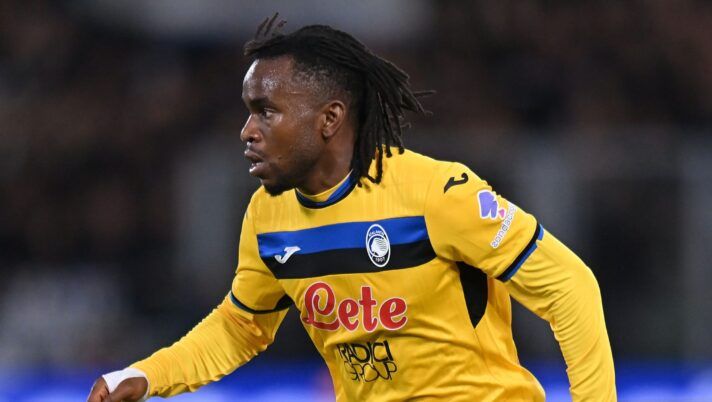 BOLOGNA, ITALY - SEPTEMBER 28: Ademola Lookman of Atalanta BC in action during the Serie A match between Bologna and Atalanta at Stadio Renato Dall'Ara on September 28, 2024 in Bologna, Italy. (Photo by Alessandro Sabattini/Getty Images) Lookman, comincia una settimana molto importante: come procede il suo recupero - immagine 1