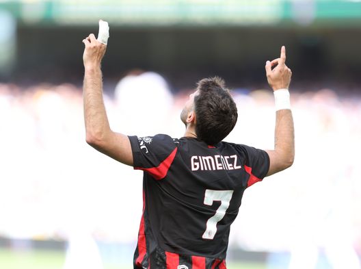 leeds-milan-dublino-aviva-stadium-striscione-corse-cavalli-massimiliano-allegri-gimenez