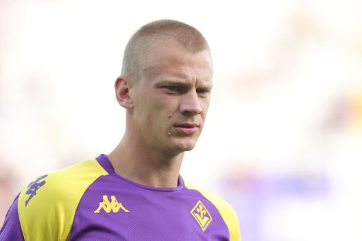 FLORENCE, ITALY - SEPTEMBER 17: Oliver Christensen goalkeeper of ACF Fiorentina looks on before the Serie A TIM match between ACF Fiorentina and Atalanta BC at Stadio Artemio Franchi on September 17, 2023 in Florence, Italy. (Photo by Gabriele Maltinti/Getty Images) Marianella: “Ranieri potrebbe andare in nazionale. Christensen? Acquisto errato”- immagine 2