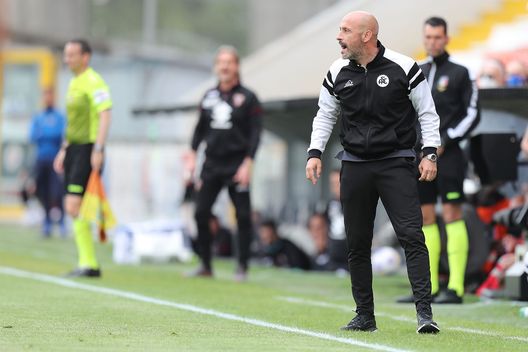 LA SPEZIA, ITALY - MAY 15: Vincenzo Italiano manager of Spezia Calcio gestures during the Serie A match between Spezia Calcio and Torino FC at Stadio Alberto Picco on May 15, 2021 in La Spezia, Italy. (Photo by Gabriele Maltinti/Getty Images) Fiorentina, dopo Gattuso l’idea è Italiano: c’è anche l’ipotesi Fonseca- immagine 2