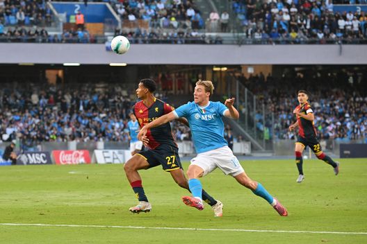 Rasmus Hojlund in azione durante Napoli-Genoa. (Foto di SSC NAPOLI/SSC NAPOLI via Getty Images) Il Napoli batte il Genoa in rimonta: finisce 2-1 al Maradona- immagine 2