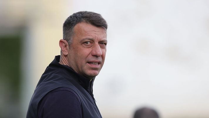 FLORENCE, ITALY - APRIL 27: Roberto D'Aversa manager of Empoli FC looks on during the Serie A match between Fiorentina and Empoli at Stadio Artemio Franchi on April 27, 2025 in Florence, Italy. (Photo by Gabriele Maltinti/Getty Images) Torino, ufficiale: via Baroni, ecco D’Aversa. Era stato vicino alla Fiorentina - immagine 1
