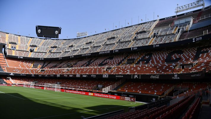 VALENCIA, SPAIN - AUGUST 9: General view of Estadi de Mestalla ahead of the pre-season friendly match between Valencia CF and Torino FC at Estadi de Mestalla on August 9, 2025 in Valencia, Spain. (Photo by Stefano Guidi - Torino FC/Torino FC 1906 via Getty Images) Verso Valencia-Siviglia: il “fattore Mestalla” per non far sprofondare i Murciélagos - immagine 1